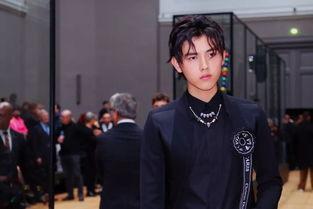 陈飞宇吃瓜吃一半