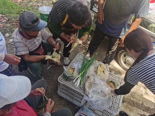 农村人聚众吃瓜事件视频