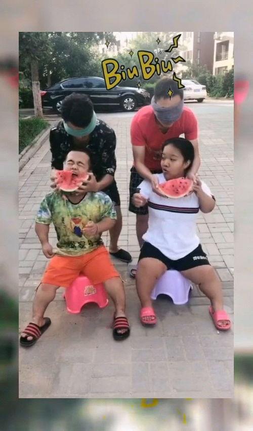 小弟子吃瓜搞笑视频,笑料百出引人捧腹