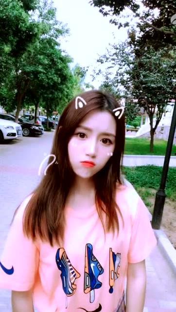 幽默吃瓜少女视频素材